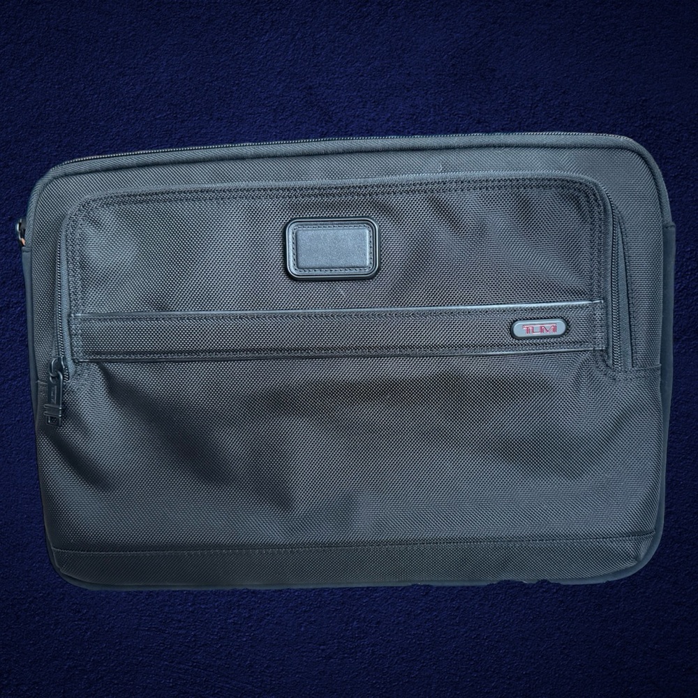 Larga Laptop Cover